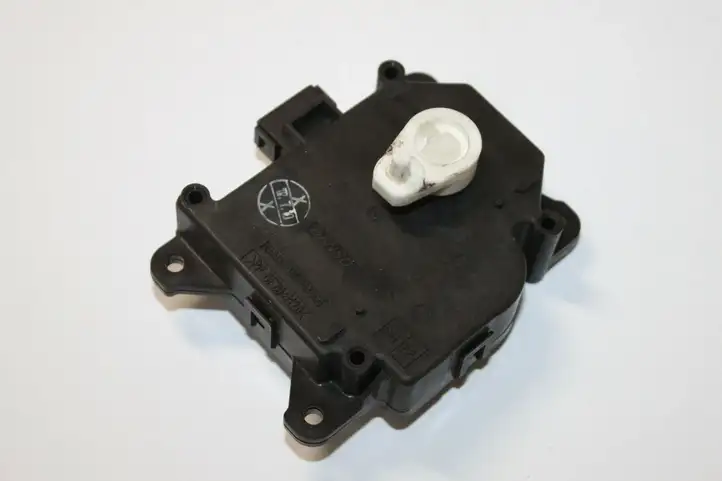 Toyota Corolla E140 E150 (2007 - 2013) 0637008320 Двигатель задвижки потока воздуха — фото 3