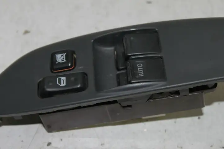 Toyota Yaris (2003 - 2005) Кнопка стеклоподъемников — фото 2