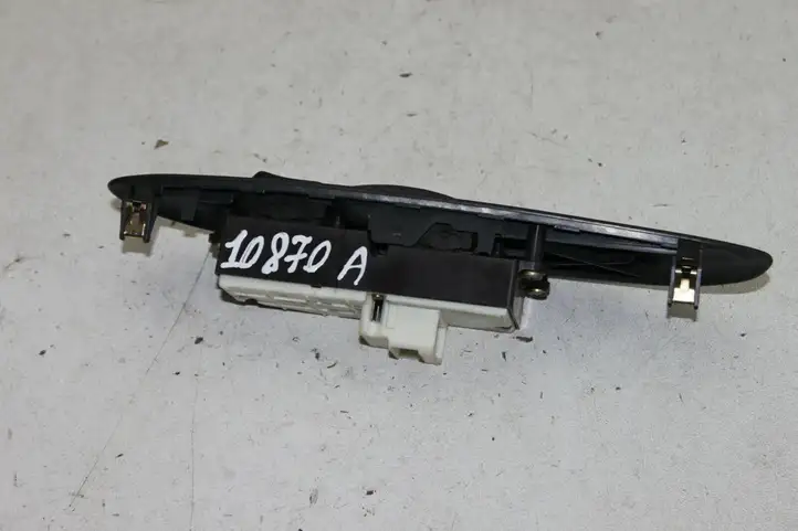 Toyota Yaris (2003 - 2005) Кнопка стеклоподъемников — фото 4