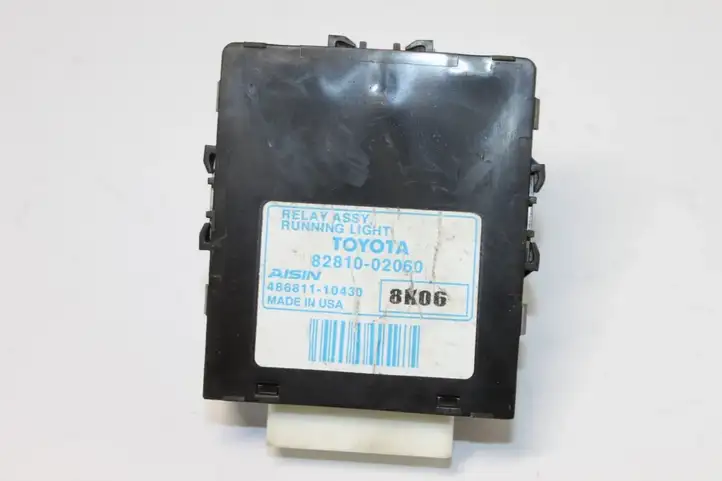 Toyota Corolla E140 E150 (2007 - 2013) 8281002060 Прочие блоки управления — фото 1
