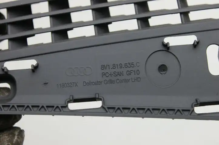 Audi A3/S3 8V (2012 - 2016) 8V1819635C Рамка центрального динамика — фото 3