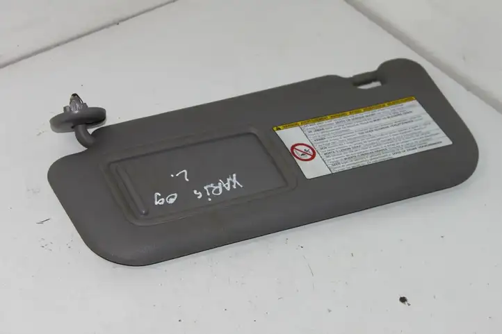Toyota Yaris (2005 - 2009) Солнцезащитный козырек — фото 1
