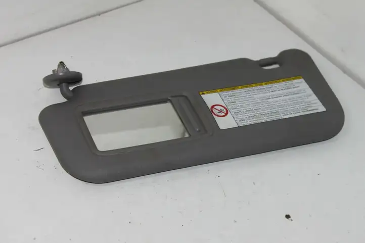 Toyota Yaris (2005 - 2009) Солнцезащитный козырек — фото 2