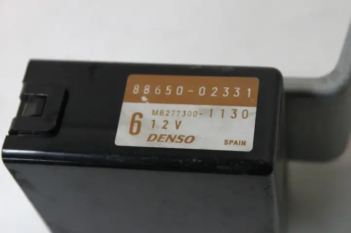 Toyota Corolla E120 E130 (2000 - 2004) 8865002331 Усилитель антенны — фото 2