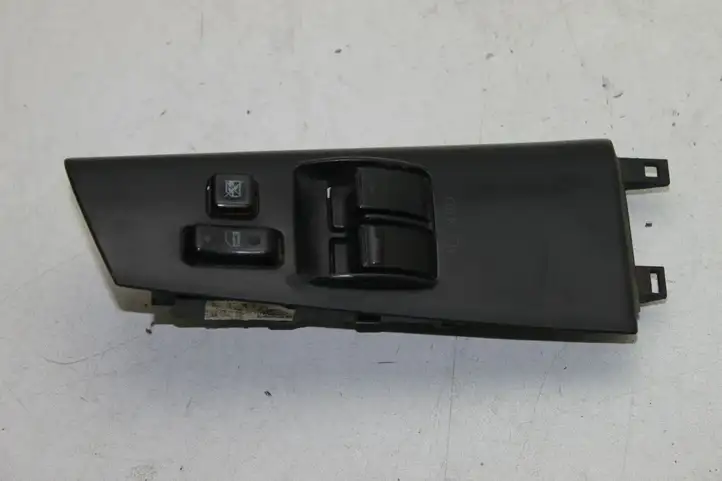 Toyota Corolla E120 E130 (2000 - 2004) 8482005040 Кнопка стеклоподъемников — фото 1