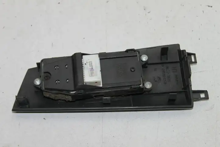 Toyota Corolla E120 E130 (2000 - 2004) 8482005040 Кнопка стеклоподъемников — фото 4