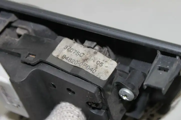 Toyota Corolla E120 E130 (2000 - 2004) 8482005040 Кнопка стеклоподъемников — фото 6
