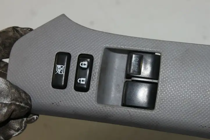 Toyota Yaris (2005 - 2009) 742310D080 Блок кнопок стеклоподъемников — фото 2