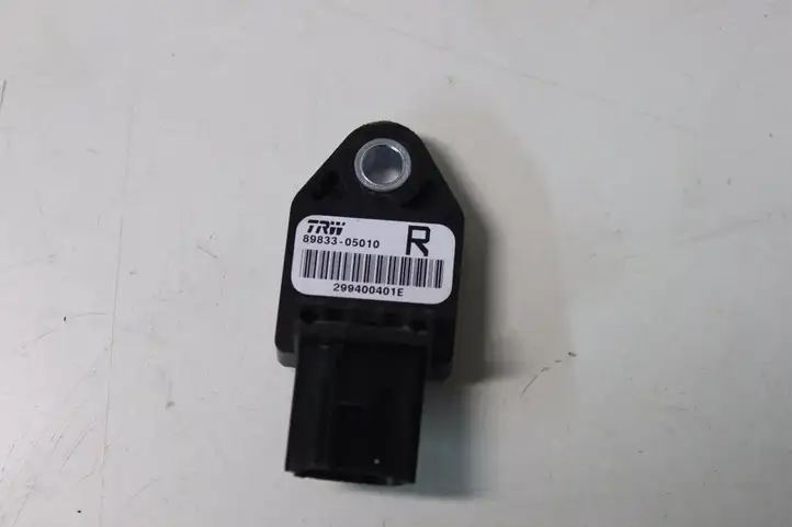 Toyota Avensis Verso (2004 - 2009) 8983305010 Датчик удара SRS — фото 1