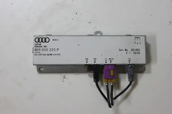 Audi A4 S4 B7 8E 8H (2004 - 2009) 8E9035225T Усилитель антенны — фото 2
