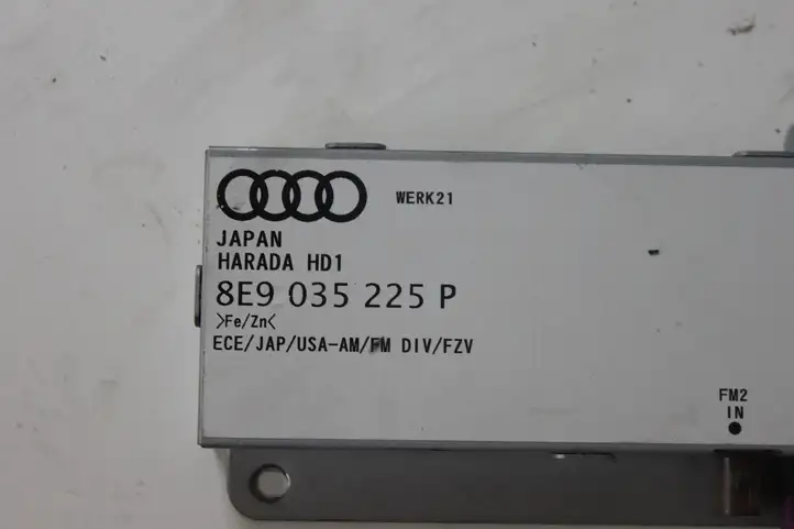 Audi A4 S4 B7 8E 8H (2004 - 2009) 8E9035225T Усилитель антенны — фото 3
