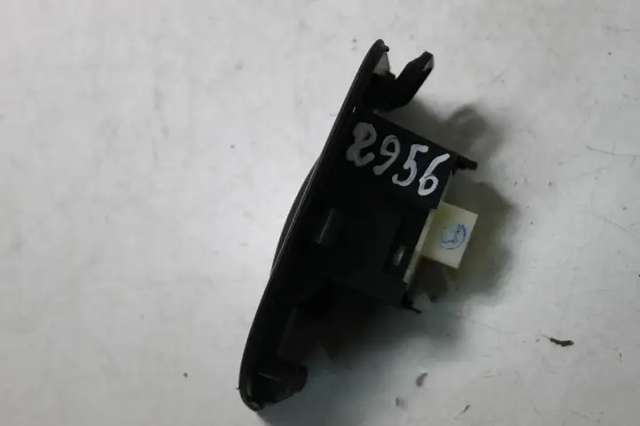 Toyota Avensis T250 (2006 - 2009) 7423105140 Блок кнопок стеклоподъемников — фото 7