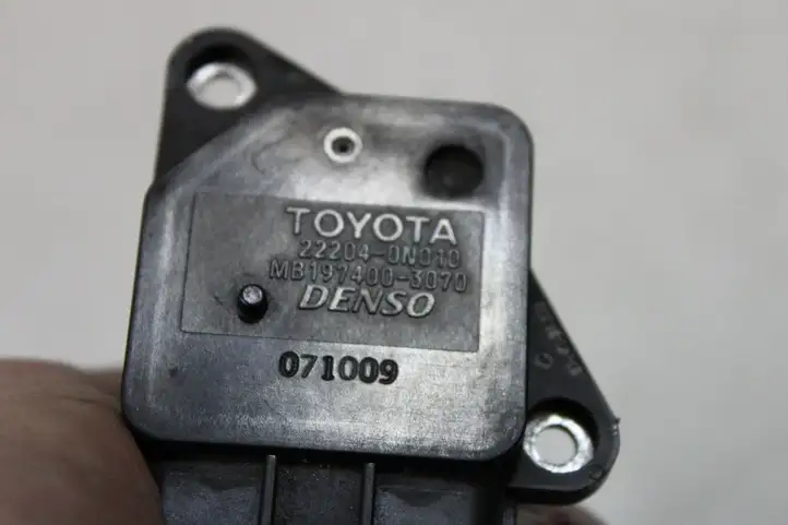 Toyota Avensis T250 (2006 - 2009) 222040N010 Датчик массового расхода воздуха — фото 4