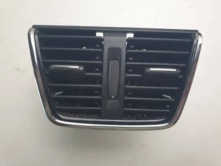 Skoda Octavia Mk3 (5E) (2013 - 2019) 5E0819203A Задняя пепельница — фото 1