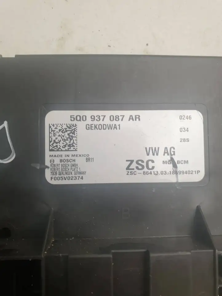 Volkswagen Golf VII (2013 - 2019) 5Q0937087AR Модуль комфорта — фото 2