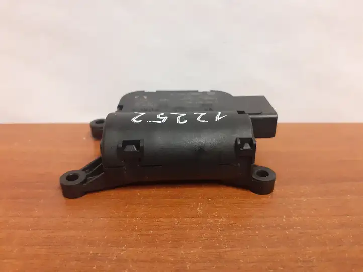 Volkswagen PASSAT B6 (2005 - 2010) 0132801362 Двигатель задвижки потока воздуха — фото 4