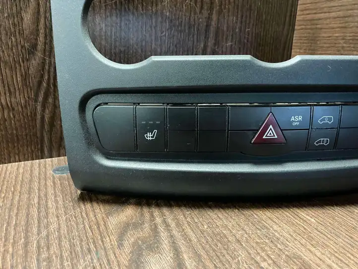 Mercedes-Benz Sprinter W906 (2006 - 2018) 9068701410 Включатель аварийных фонарей — фото 4
