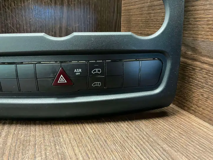 Mercedes-Benz Sprinter W906 (2006 - 2018) 9068701410 Включатель аварийных фонарей — фото 5