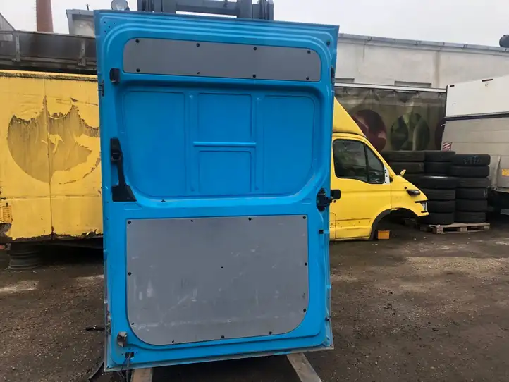 Mercedes-Benz Sprinter W906 (2006 - 2018) 9067307205 Боковая раздвижная дверь — фото 2