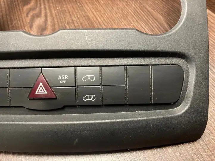 Mercedes-Benz Sprinter W906 (2006 - 2018) 9068701410 Включатель аварийных фонарей — фото 7