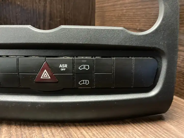 Mercedes-Benz Sprinter W906 (2006 - 2018) 9068701410 Включатель аварийных фонарей — фото 4