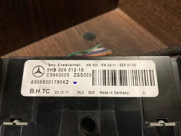 Mercedes-Benz Sprinter W906 (2006 - 2018) 9068301785KZ Отделка блока климат-контроля — фото 3