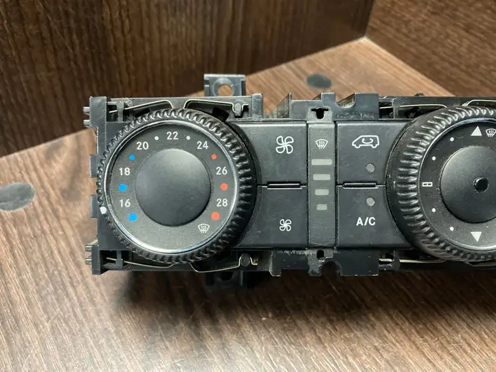 Mercedes-Benz Sprinter W906 (2006 - 2018) 9068301785KZ Отделка блока климат-контроля — фото 6