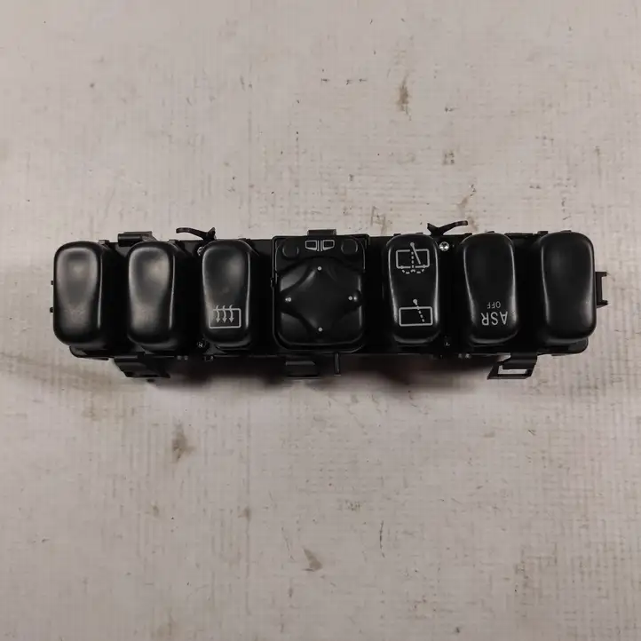 Mercedes-Benz A W168 (1997 - 2004) 1688203610 Кнопка обогрева стекла — фото 1