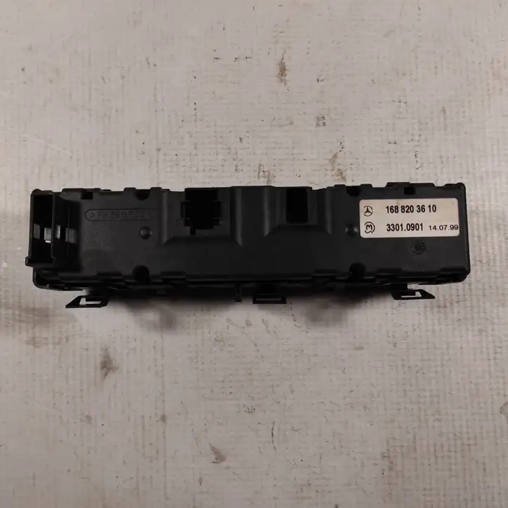 Mercedes-Benz A W168 (1997 - 2004) 1688203610 Кнопка обогрева стекла — фото 3