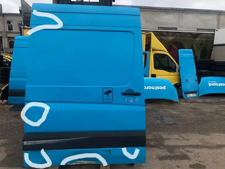 Mercedes-Benz Sprinter W906 (2006 - 2018) 9067300105 Боковая раздвижная дверь — фото 1