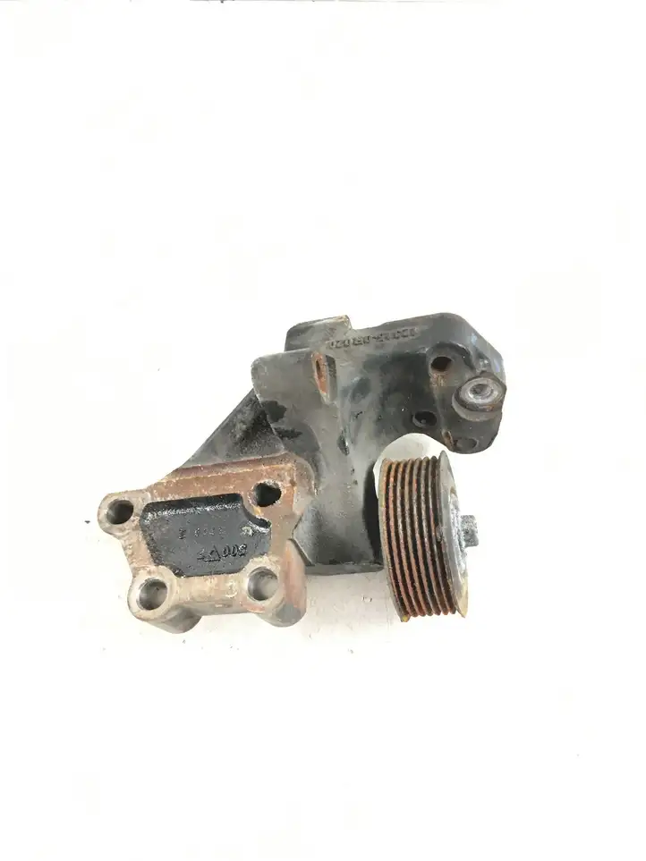 Toyota Avensis T270 (2009 - 2012) 123150R020 Кронштейн двигателя — фото 1