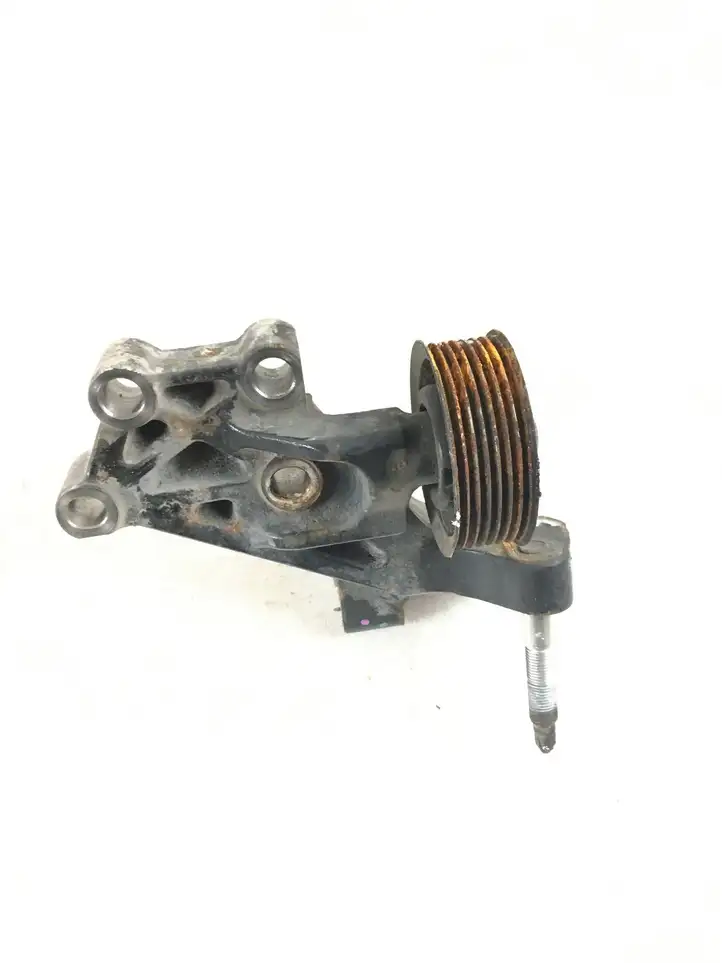 Toyota Avensis T270 (2009 - 2012) 123150R020 Кронштейн двигателя — фото 3