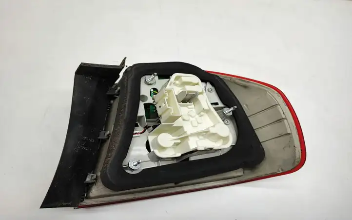 BMW 3 E90 E91 (2005 - 2012) 7154153 Задний фонарь в кузове — фото 2