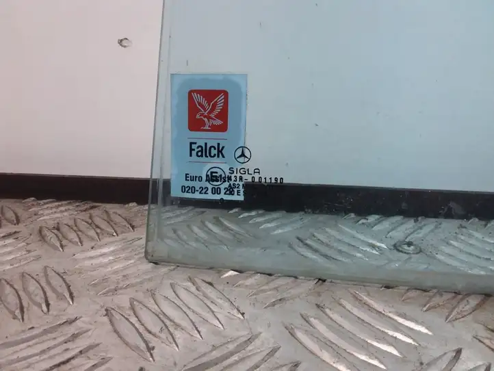 Mercedes-Benz E W210 (1995 - 2002)   Маленькое стекло 