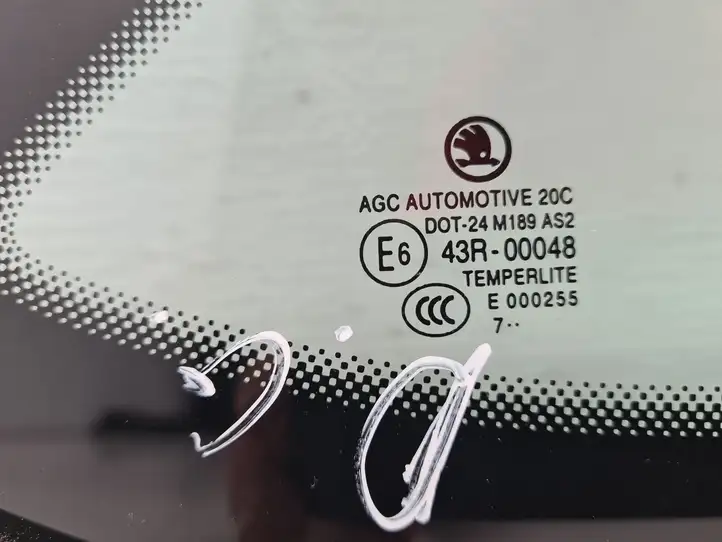 Skoda Fabia Mk3 (NJ) (2015 - 2021) 6V9845298 Заднее боковое стекло — фото 2