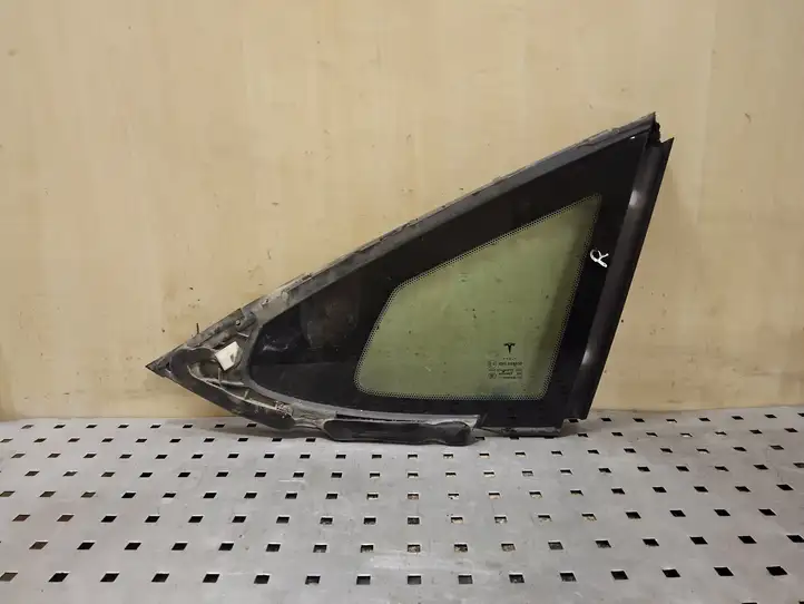 Tesla Model S (2016 - 2021)   Заднее боковое стекло кузова