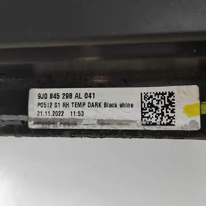 Porsche Taycan 9J1 (2019 - ) 9J0845298AL Заднее боковое стекло — фото 6