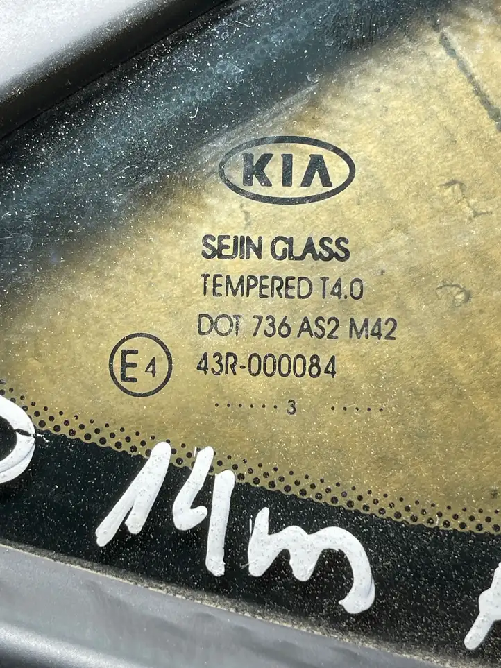 Kia Ceed (2012 - 2015) Треугольное стекло кузова — фото 2