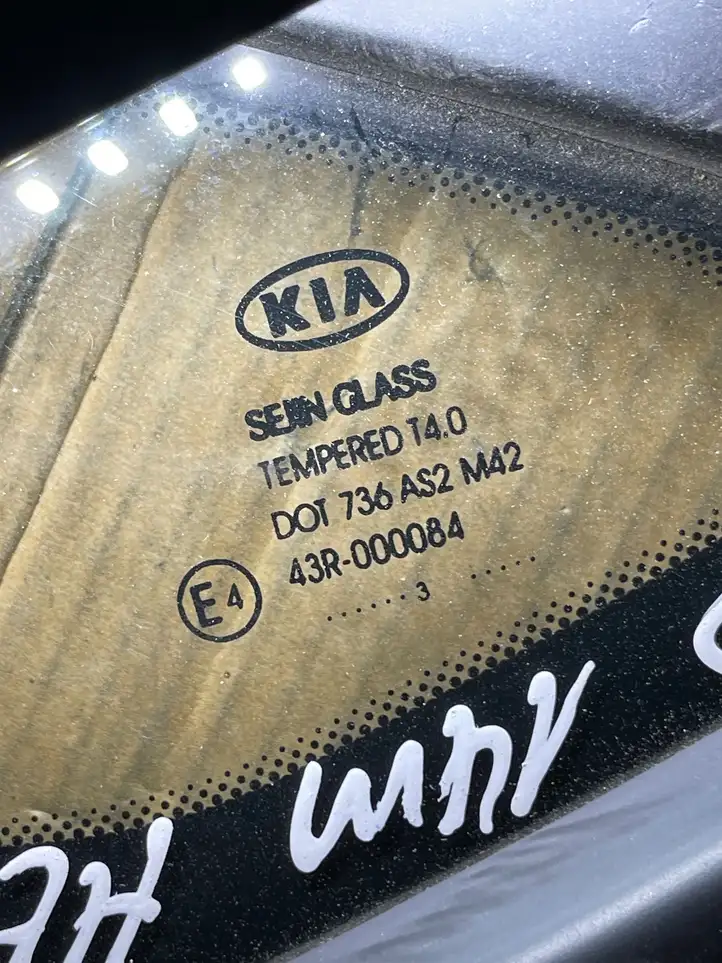 Kia Ceed (2012 - 2015) Треугольное стекло кузова — фото 2