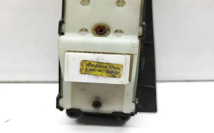 Toyota Avensis T250 (2006 - 2009) 8482005100 Блок кнопок стеклоподъемников — фото 3