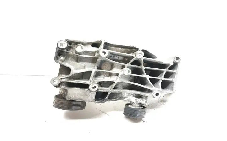 BMW 3 E92 E93 (2005 - 2014) 7802639 Кронштейн генератора — фото 2