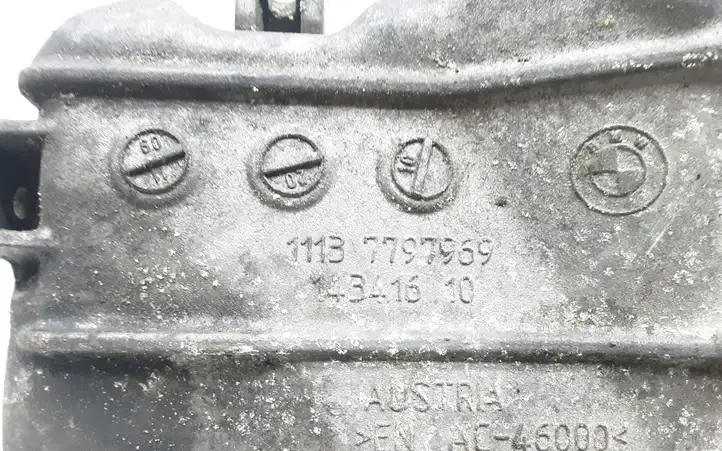 BMW 3 E90 E91 (2005 - 2012) 7797969 Картер двигателя — фото 3