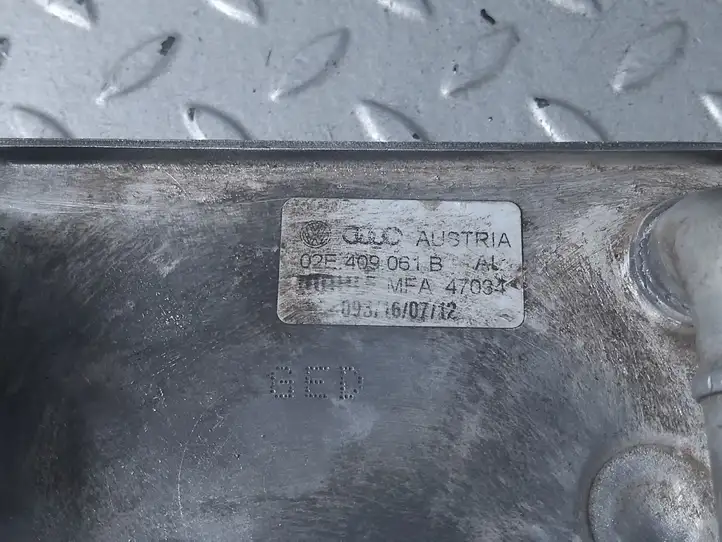 Audi TT TTS Mk2 (2006 - 2010) 02E409061B Радиатор охлаждения масла трансмиссии — фото 3