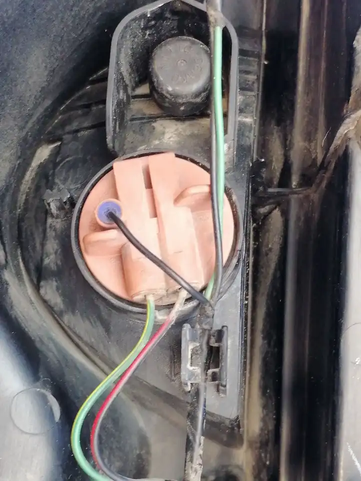 Nissan Note (E11) (2006 - 2014) 263300R Задний фонарь в кузове — фото 15