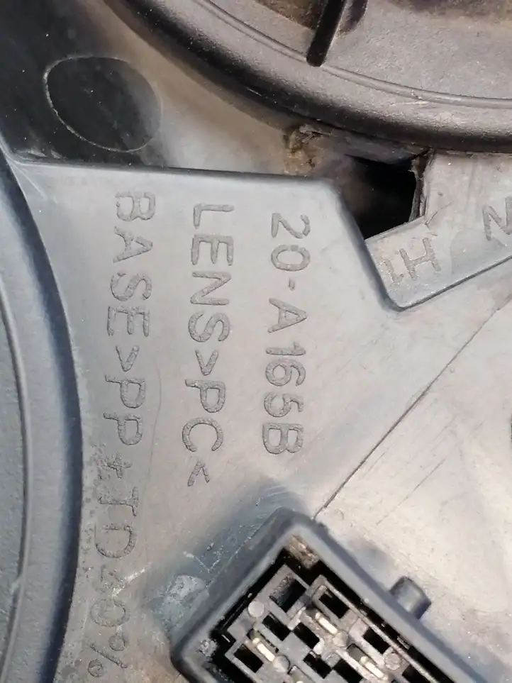 Peugeot 307 CC (2001 - 2005) Передняя фара — фото 4