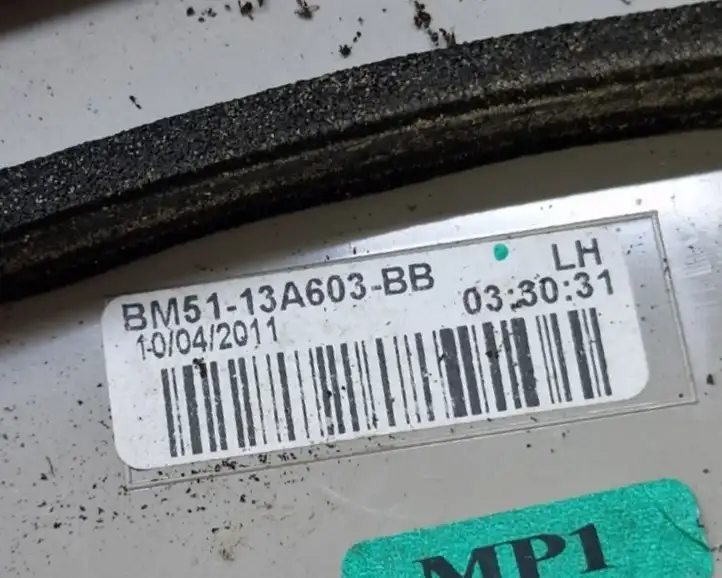 Ford Focus (2011 - 2015) BM5113A603BB Задний фонарь в крышке багажника — фото 8