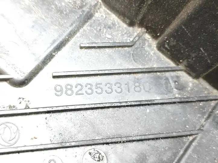 Peugeot 208 (2019 - ) 9823533180 Площадка аккумулятора — фото 2