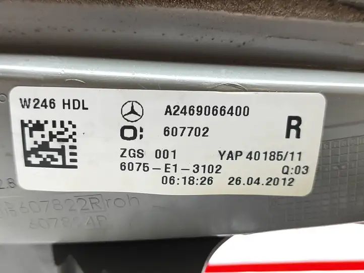 Mercedes-Benz B-class W246 (2011 - 2014) A2469066400 Задний фонарь в крышке багажника — фото 2