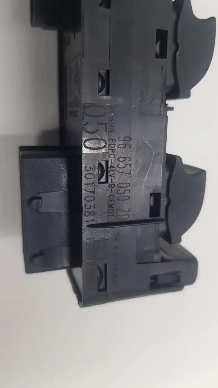 Citroen C4 (2011 - 2016) 96657050ZD Кнопка стеклоподъемников — фото 3