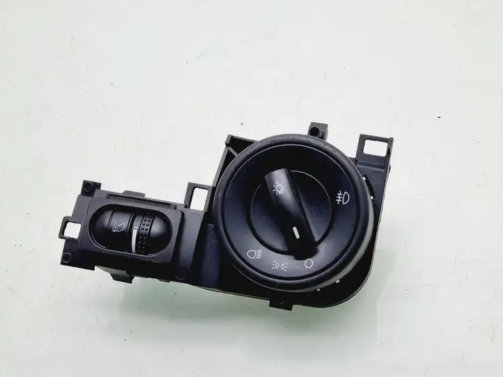 Volkswagen Touareg I (2002 - 2010) 7L6858903T Включатель фонарей — фото 1